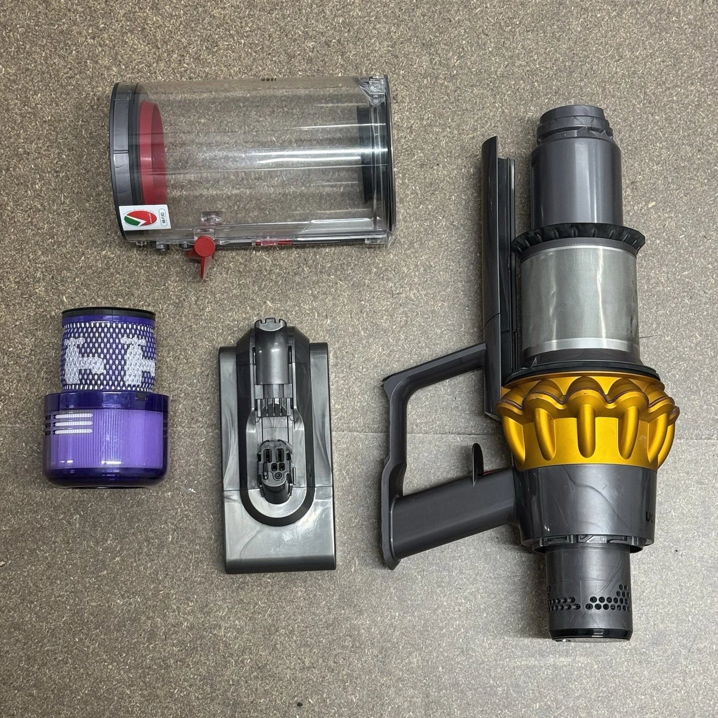 Dyson V15 Detect Absolute Cordless Vacuum Cleaner Animal excellent condition